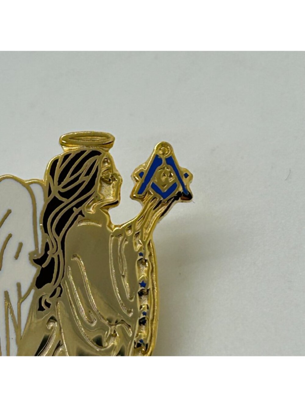 Free Mason Pin Angel Holding Square & Compass Masonic Gold-tone and Enamel - Picture 3 of 13